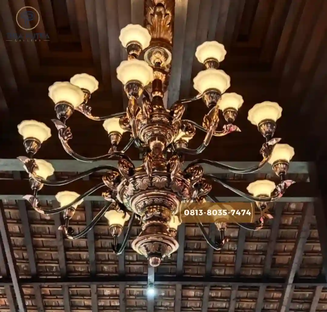 Interior dan Eksterior Rumah Mewah dengan Kerajinan Tembaga Kuningan