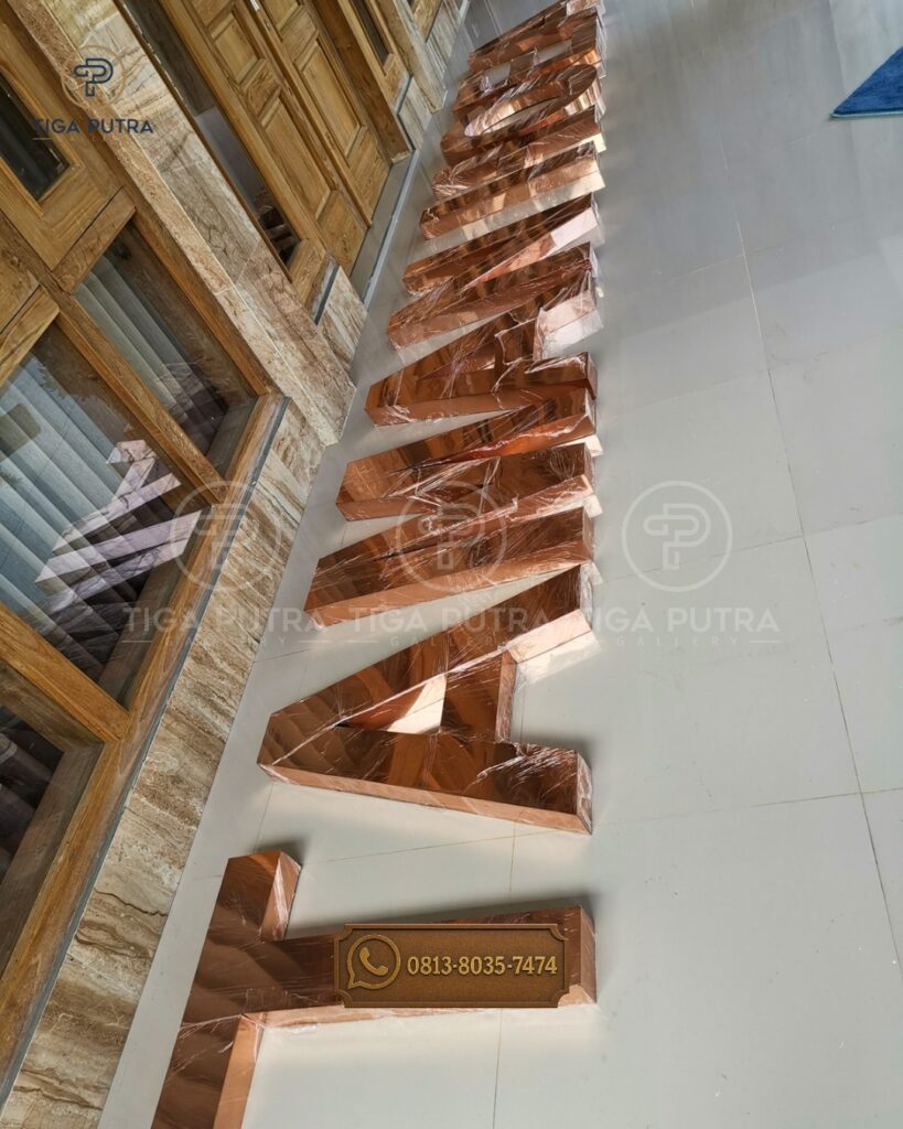 Pengrajin Letter Tembaga