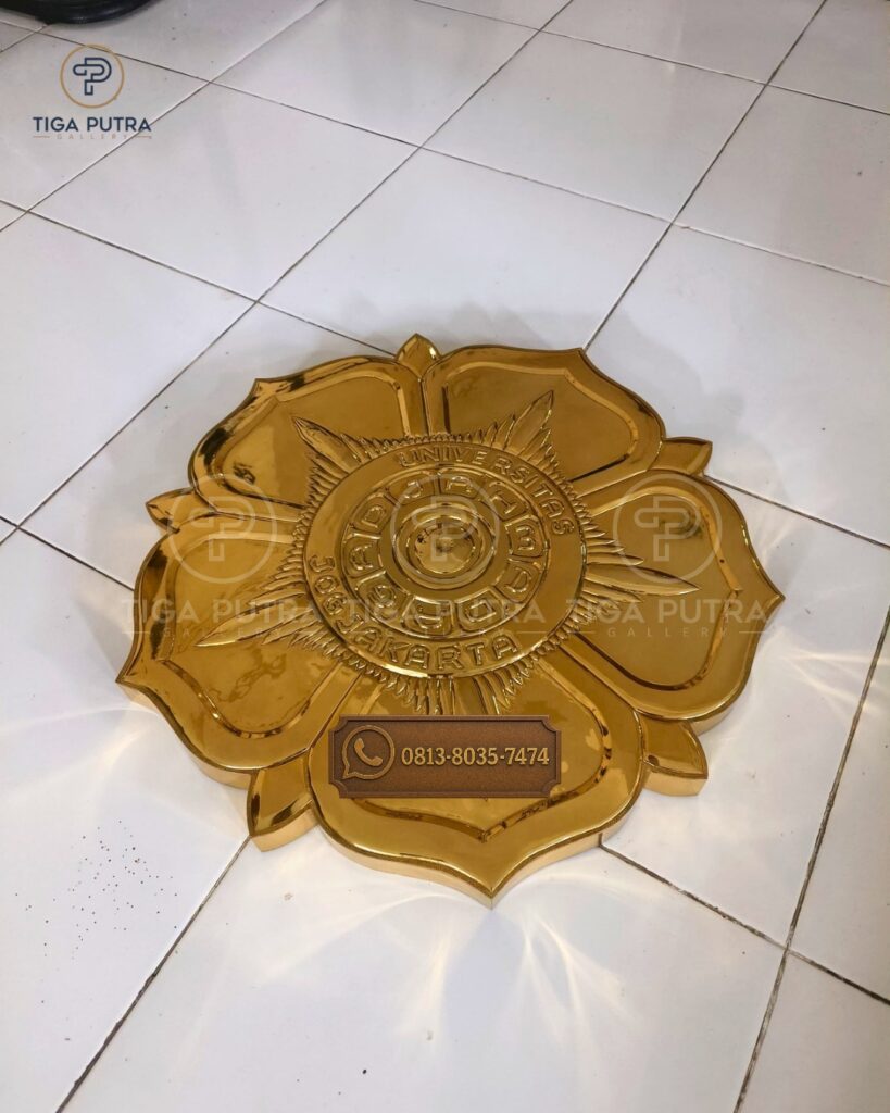 Logo dari kuningan karya pengrajin tembaga boyolali