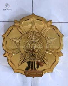 Pengrajin Logo Kuningan Universitas Gajah Mada