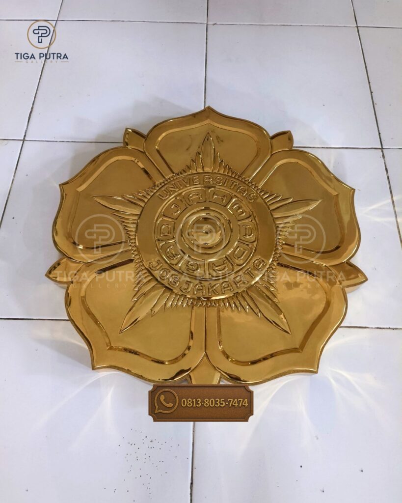 Pengrajin Logo Kuningan Universitas gajah mada